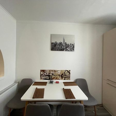 Soho Apartment Fagaras - 1 Bedroom & Extensible Couch Esterno foto