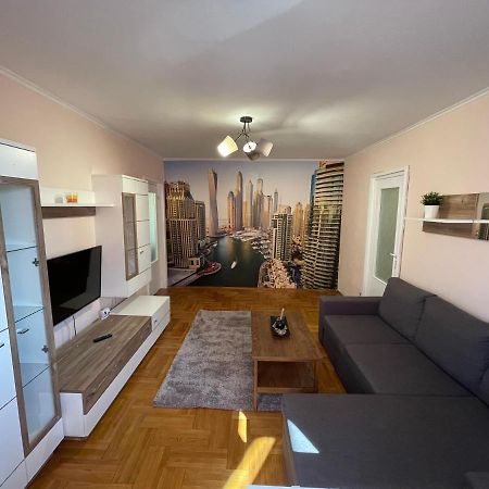 Soho Apartment Fagaras - 1 Bedroom & Extensible Couch Esterno foto