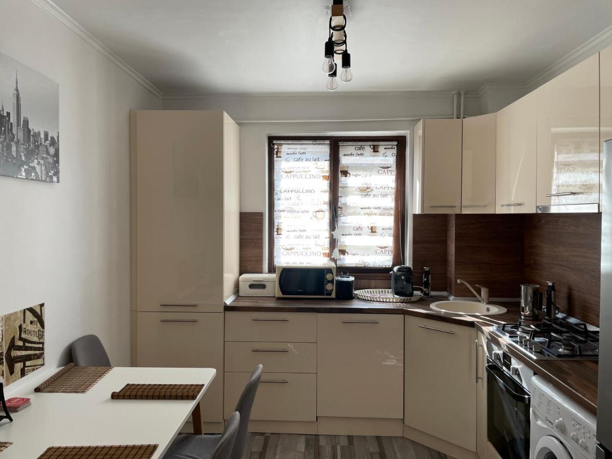 Soho Apartment Fagaras - 1 Bedroom & Extensible Couch Esterno foto